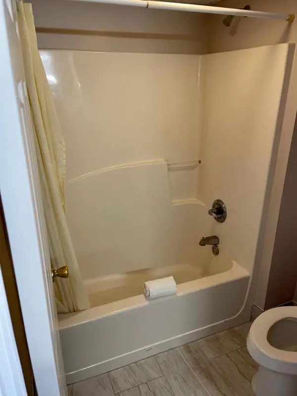 Pin Oak Parkway Inn 5