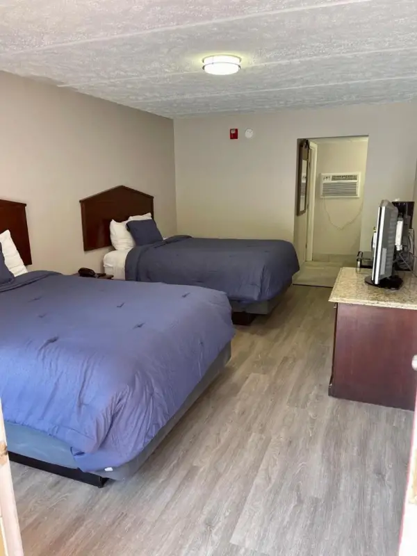 Pin Oak Parkway Inn 6