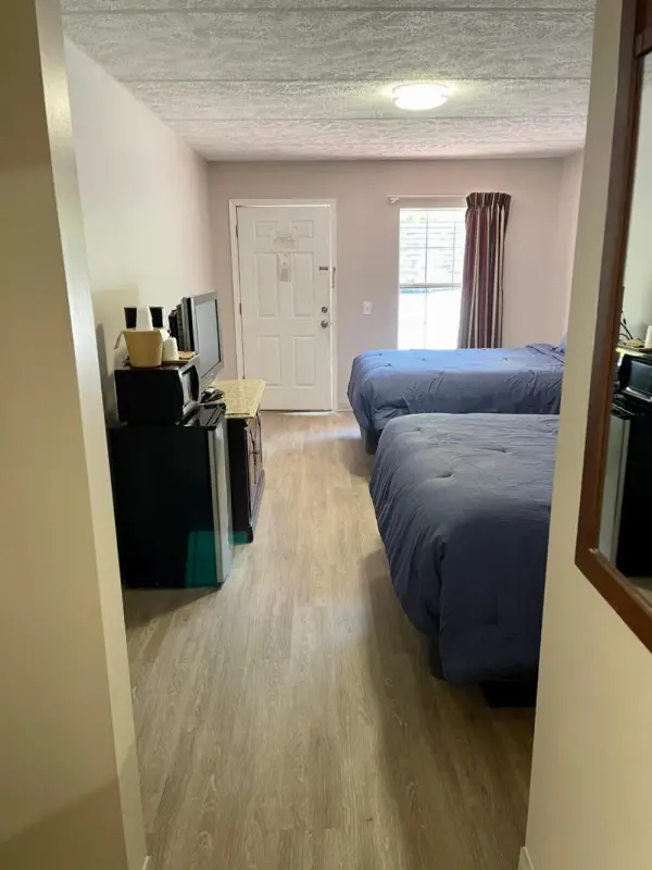 Pin Oak Parkway Inn 7